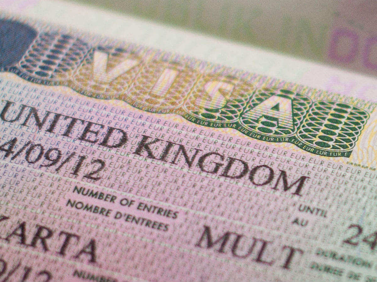Thousands of Hong Kongers Apply for Newly Opened British Visa Route