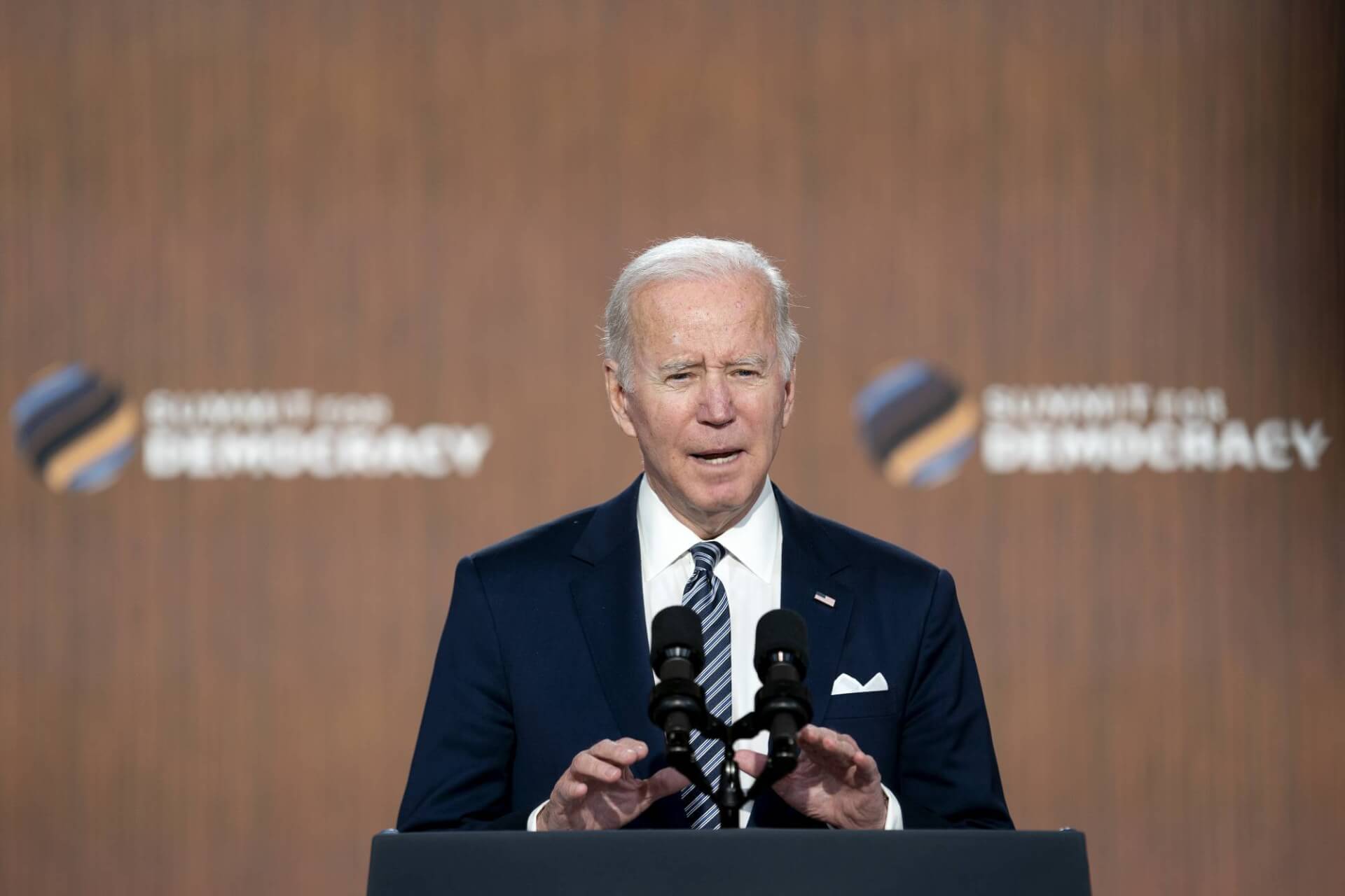 Biden Signs Bill Targeting Goods Made by Slave Labour in China’s Xinjiang Region