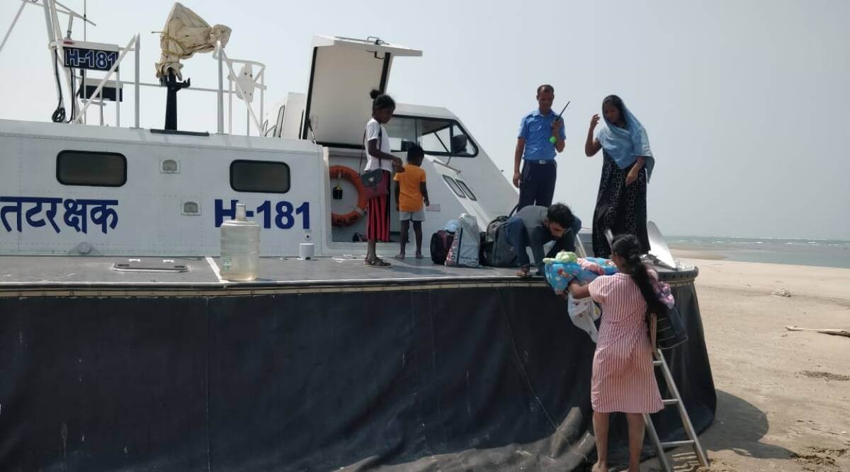 16 Sri Lankan Tamils Reach Indian Shores Attempting to Escape Economic Crisis