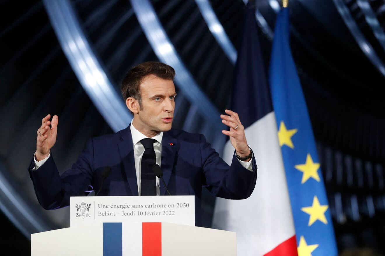 Macron Offers to Mediate US-Russia Summit, Putin Slams NATO Military Aid to Ukraine