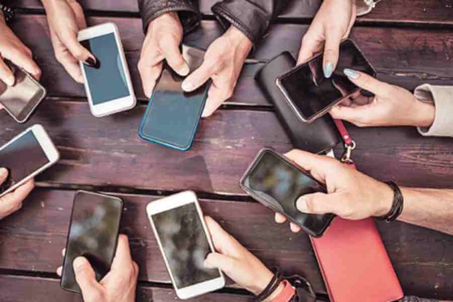 Russia Accuses US of Hacking Thousands of Apple iPhones