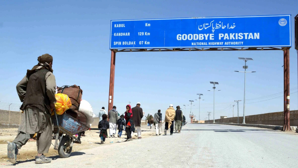 Pakistan Reopens Border After Taliban Hands Over Killer of Security Officer