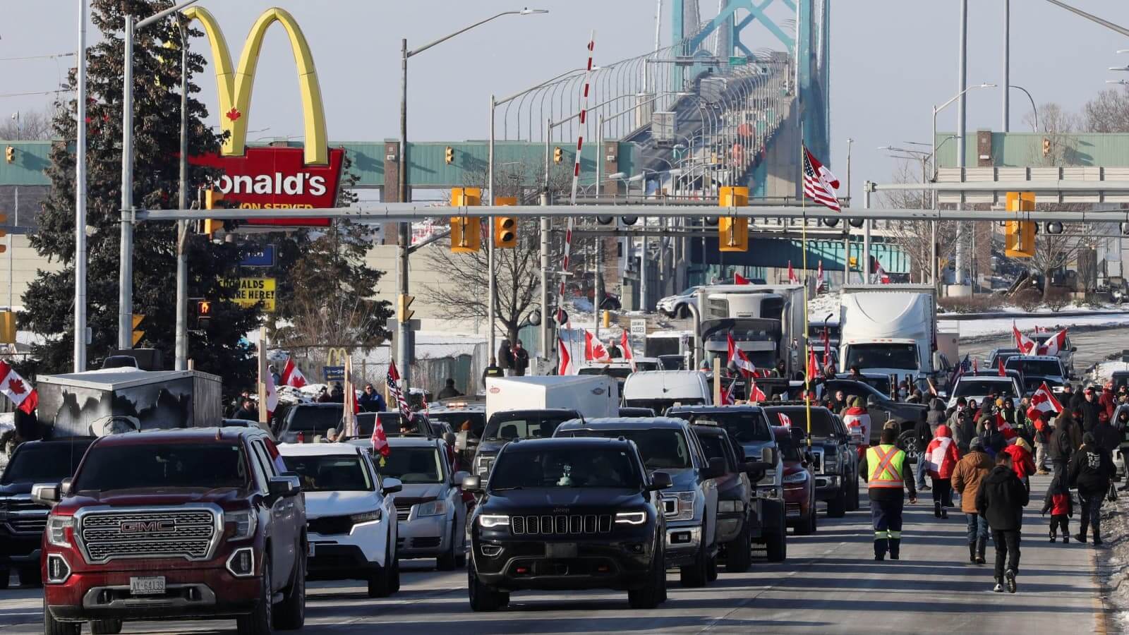 US Urges Canada to Use Federal Powers to End Trucker Protests Disrupting Border Trade