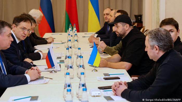 No Breakthroughs at First Round of Ukraine-Russia Peace Talks, Moscow’s Attack Continues