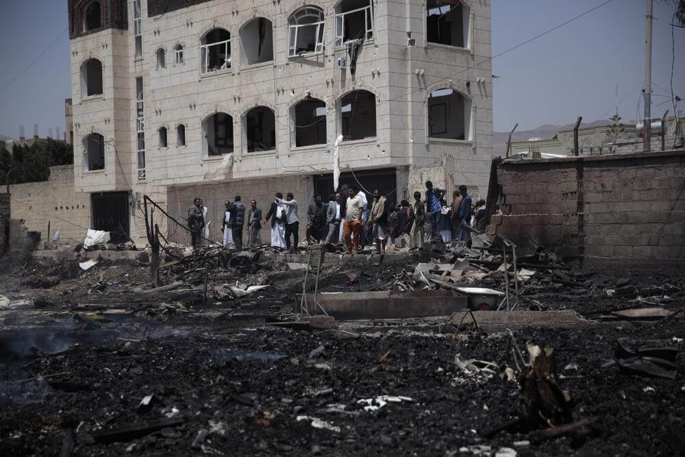 Yemen’s Houthis Suspend Attacks on Saudi Arabia For Three Days After Coalition Airstrikes